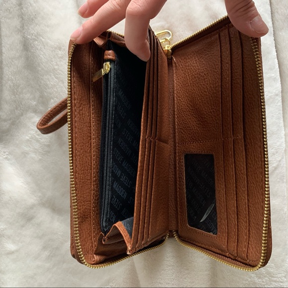 Steve Madden Quilted Wallet - Picture 3 of 8